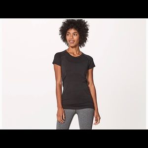 Lululemon short sleeve shirt